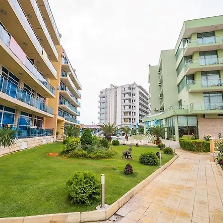 Family Complex Gallery - Sunny