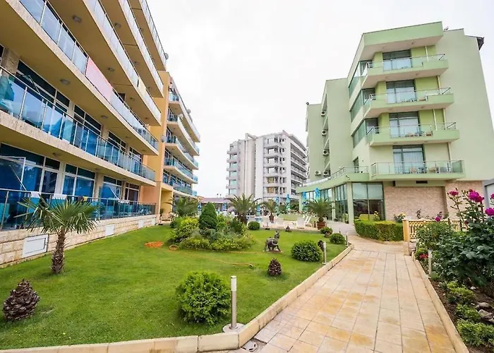 Family Complex Gallery - Sunny