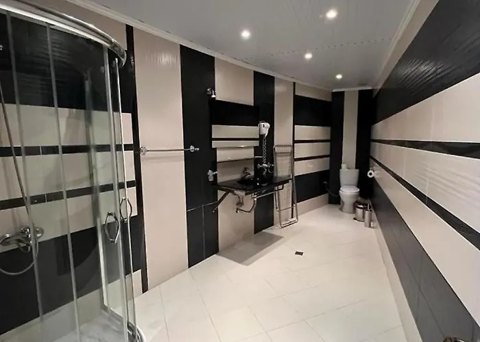 Хотел семеен галери 3*